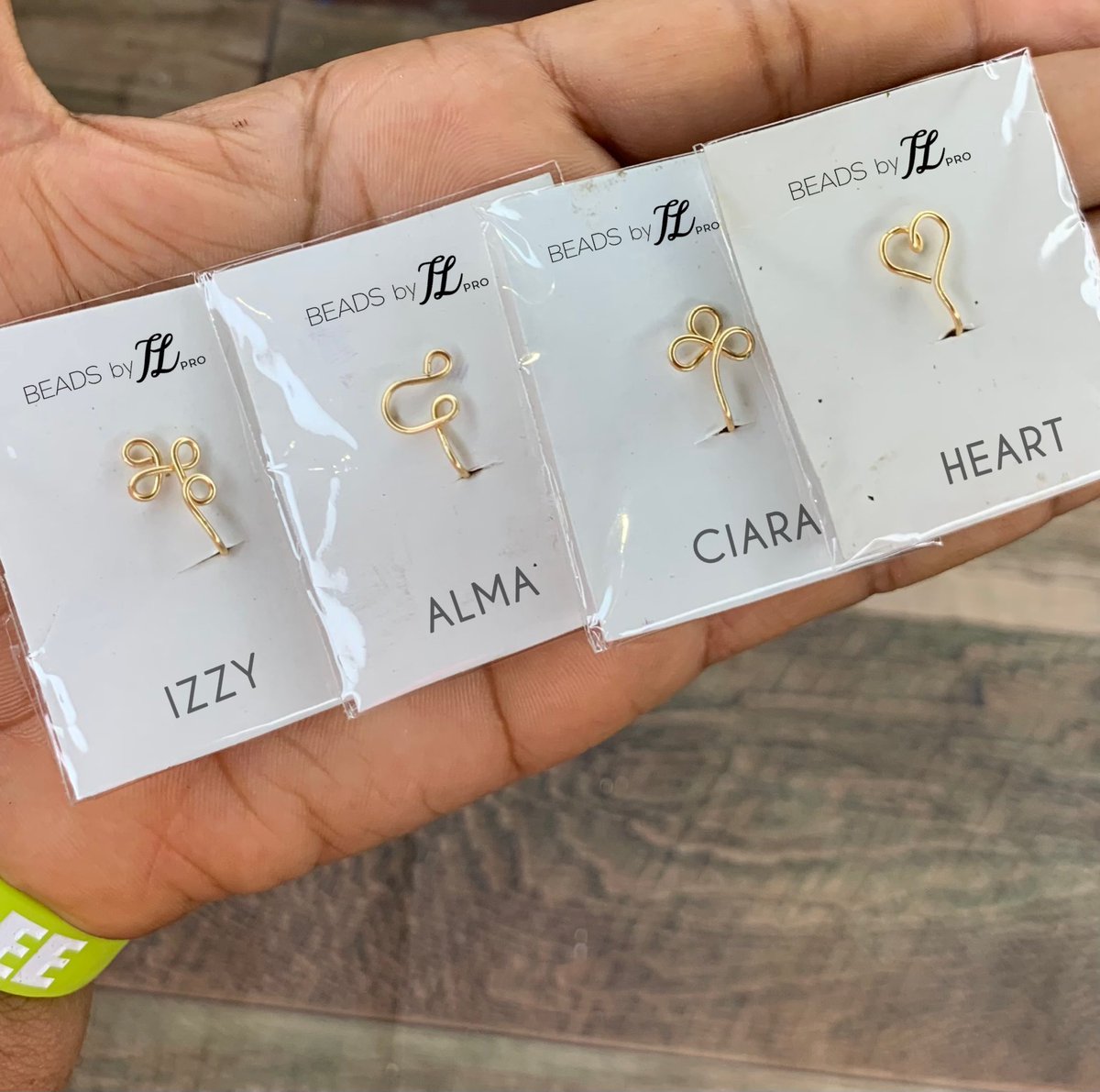 beadsbytlpro's tweet photo. Wire NoseCuffs ✨
MIRA - 2000
LIYA, ROSE - 1500
IZZY, ALMA, CIARA,HEART - 1000 https://t.co/ppcP9BGtH0