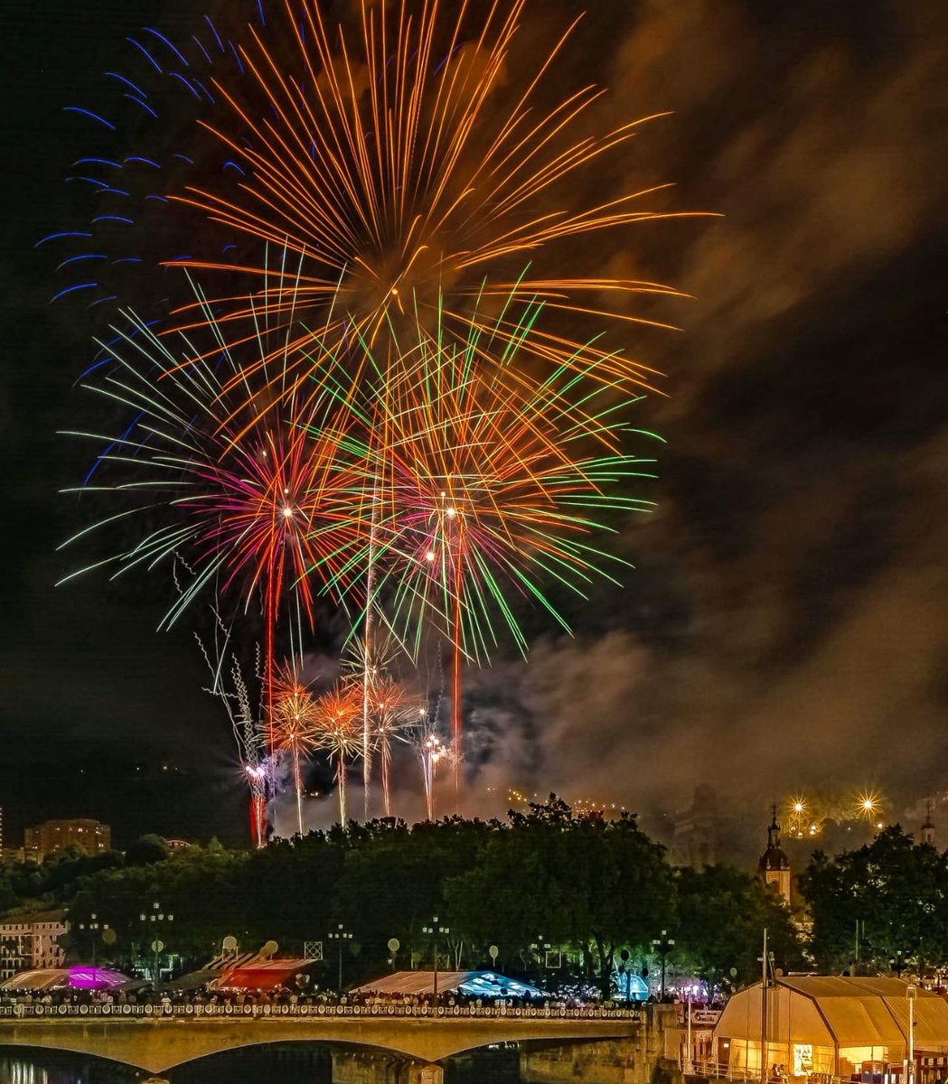 La txapela viaja a Llanera de Ranes. PRIMER PREMIO VILA DE BILBAO #Bilbao #AsteNagusia2022 #fuegosartificiales