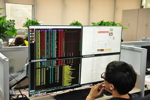 GarrettModica6's tweet photo. 映宇宙(03700)公佈2022年中期業績，收益約人民幣40.61億元，同比增長0.7%;毛利約17.28億元，同比增長22.8%;公司擁有人應佔虧損約1.1億元，去年同期應佔溢利約1.23億元。每股基本虧損0.06元。#股票 #經濟@kentzhu https://t.co/iQtO0z8yjM