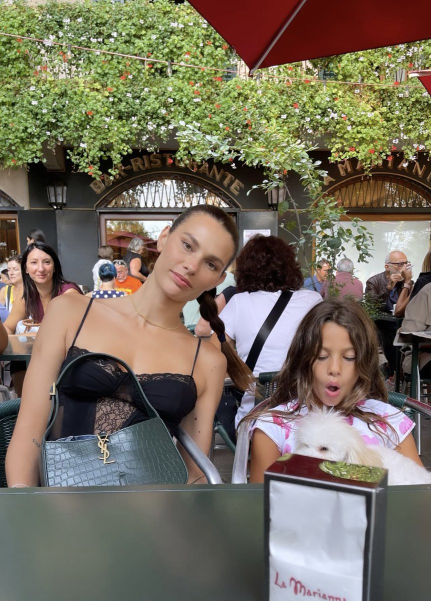 FeMorceguinha's tweet image. Como disse a Bubi para a Dayane, agora são dois bebês.
Eu digo mais, Bubi. São 3! 
Sua mãe tbm é uma bebezinha linda. Dentro dessa mulher, tem a menininha mais linda e doce, que já vi! 🥰😍 @DayaneMello #DayaneMello #Bubi #Puffo #DayaneAndYou #Mellos