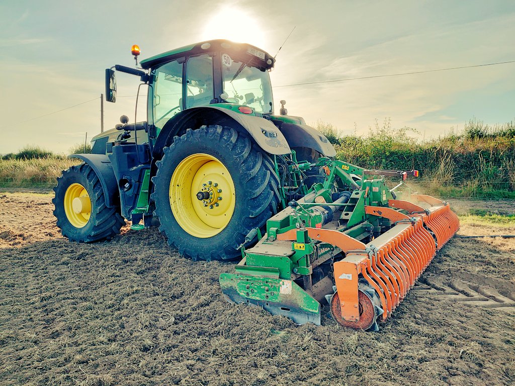 NoonanAgri's tweet photo. Lime &amp; Dung worked into the ground with disc harrow and power harrow in preparation for reseeding #stilldry #keeperlit🔥 https://t.co/S9EuSMAMqz