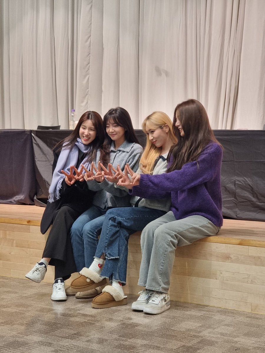 yeoububbly's tweet photo. I was so greatfull because I can know them as well. happy 8th Anniversary my dearest LABOUM❤️❤️❤️ @officialLABOUM
#8YearsWithLABOUM https://t.co/nLwMsVZPeb