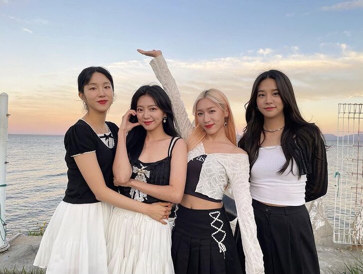 yeoububbly's tweet photo. I was so greatfull because I can know them as well. happy 8th Anniversary my dearest LABOUM❤️❤️❤️ @officialLABOUM
#8YearsWithLABOUM https://t.co/nLwMsVZPeb