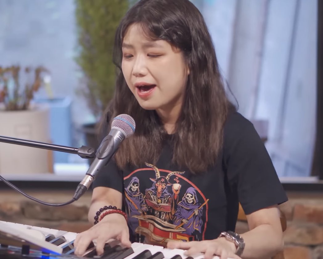 아니. 그 옷 입고 아이야 부르면 오싹하자나여 (니곡내곡)