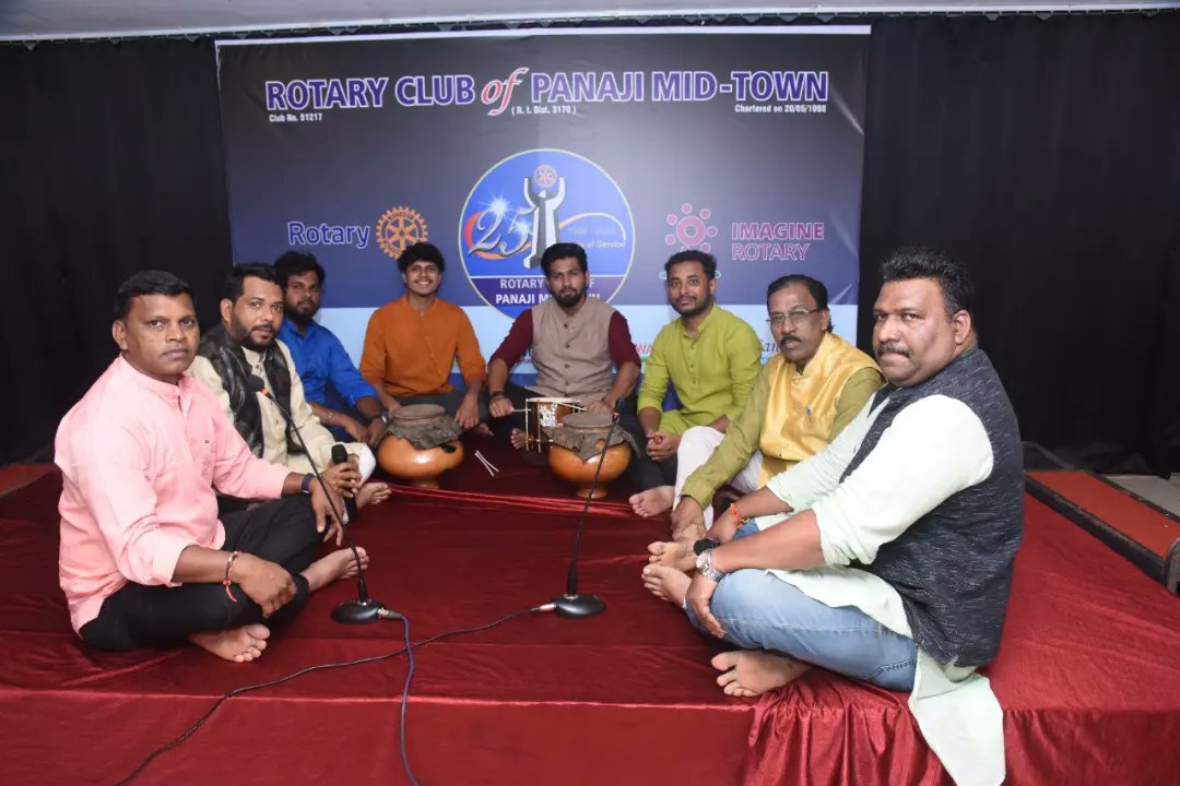 RCPanajiMT's tweet photo. RCPMT's 9th Weekly meeting (23rd Aug) was a family meeting with Festive flavour. 1st family meet of the year with an overwhelming response from the members. Vakratunda Aarti Mandal, Sanvordem performed aarti's in various tunes and forms with traditional goan musical instruments https://t.co/VMheF5XZ0T