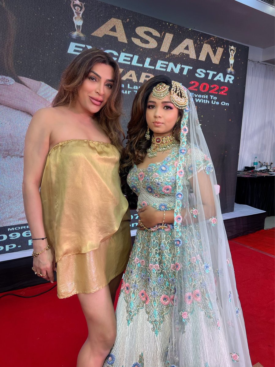 OjasRajani's tweet photo. Had such a great time in Rajkot for the masterclass.
Makeup & Hair: @ojasrajani
#ojasrajani #ojasrajaniacademy #makeuptutorial #makeupoftheday #learnmakeup #hairandmakeup #mumbaimakeupacademy #makeupforlife #makeupandhair #mumbaimakeup #Makeuplover #makeup #rajkot #gujarat https://t.co/En5LD10ZV2