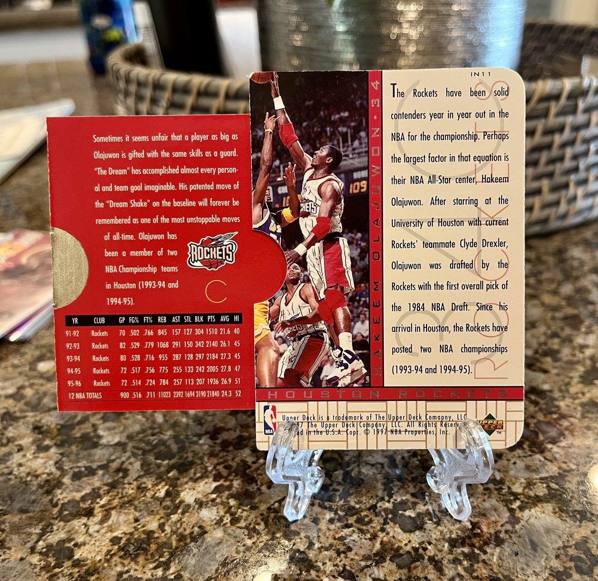 AkeemsDream94's tweet photo. Today’s entry in my Dream #asingleperday.
Like, share or comment and thanks for stopping by!
1996-97 SP Inside Info #IN11
1 per box. Each card has a special slide-out portion. A gold parallel exists at a rate of 1:720 packs. https://t.co/DjavDqQgNZ