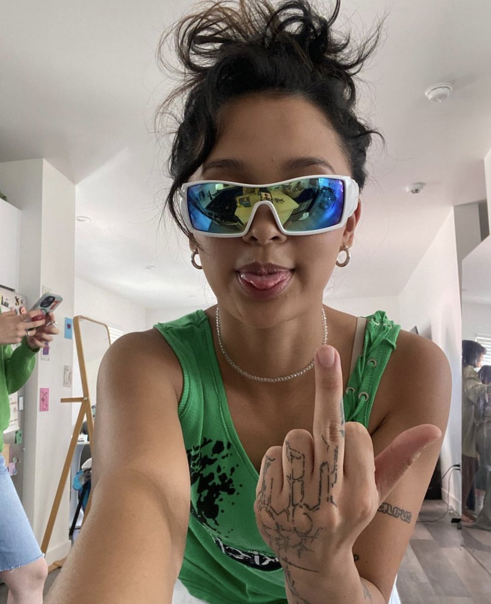 EVERYONE WELCOME THE NEWEST MEMBER OF THE GROUP!!! <a href="/romleeds/">ro</a> !!! (ft. violets hand)