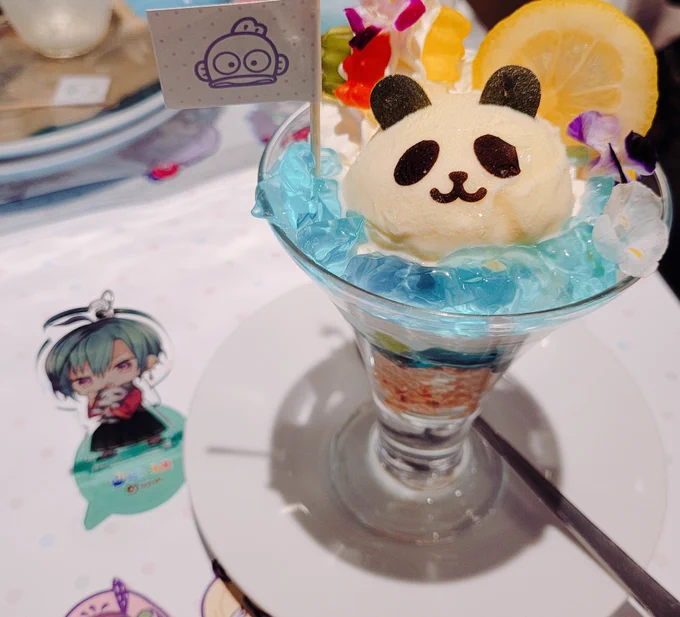 コラボカフェ行ってきた～(懐かしのアクスタシェンと)カフェ内でアクスタ購入予定だったのにまさかの売切れだった… 