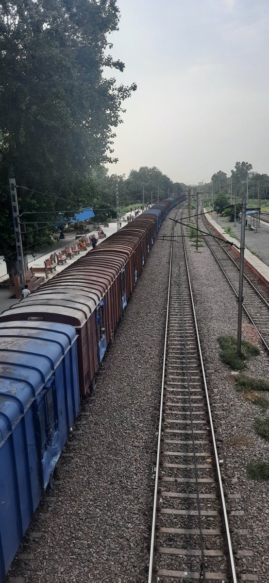 asnegi85's tweet photo. @RailMinIndia @RailwayNorthern @PMOIndia @AshwiniVaishnaw
Sir, I want to ask the Railway Minister whether crores of rupees are made for children to play. Is this railway station or ground.(photo taken of Tuglakabad Railway station) https://t.co/YMgNz45deN