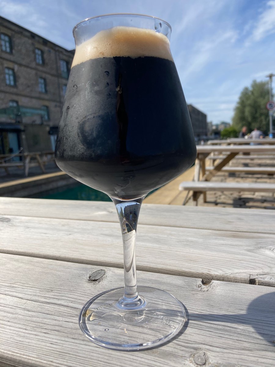 Blue sky &amp; sunshine and a Leith Porter by <a href="/campervanbrew/">Campervan Brewery</a> sitting outside <a href="/lostinleithbar/">lostinleithbar</a> - I’ve just completed Sunday 😂