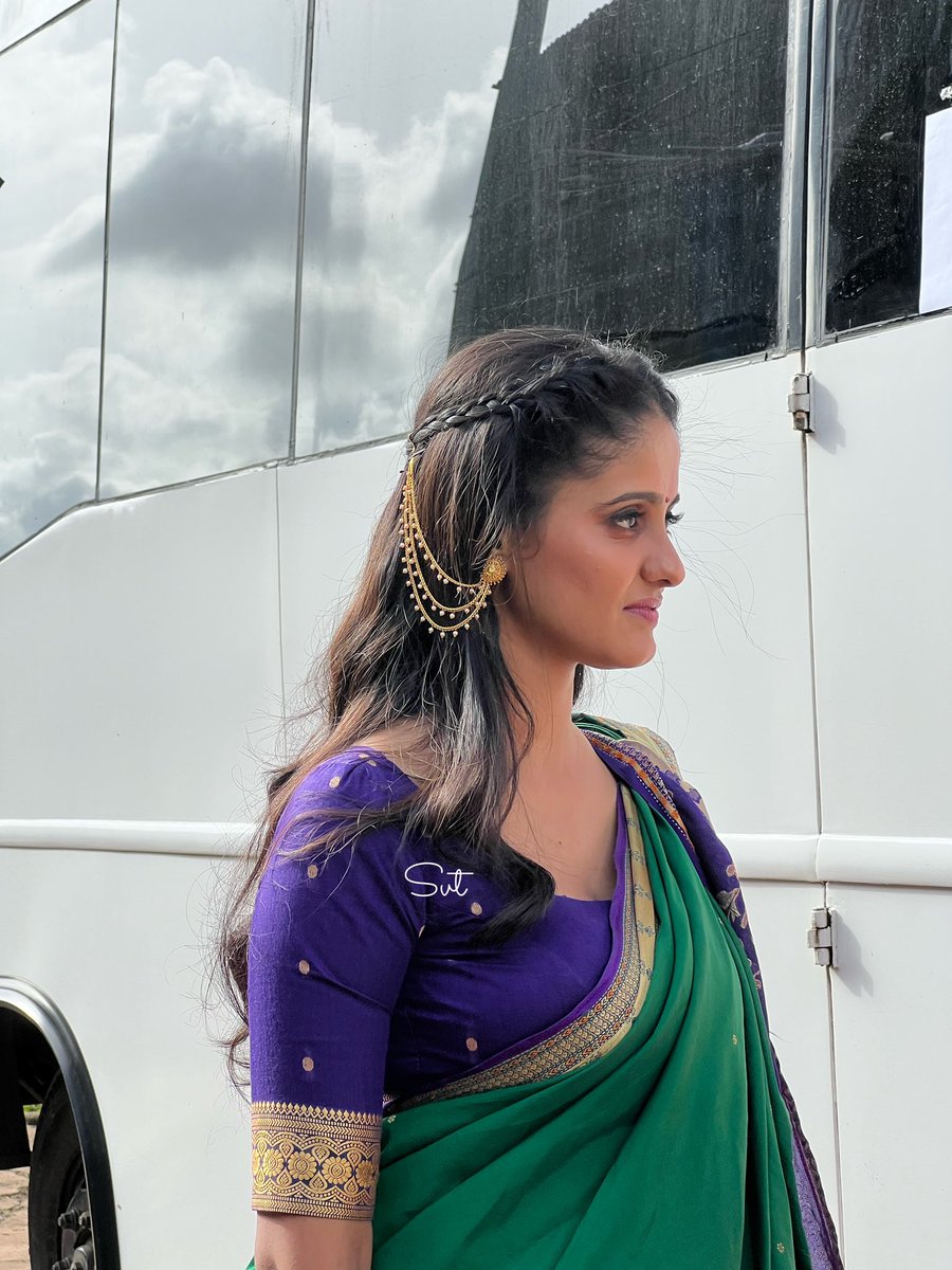 siyavt6's tweet photo. I finally got the chance to meet Ayesha 😭😭 I spent 30 mins with her she is so loving, what a gem of a human being, she gave me 4 hugs 🥹 ayesha hugs are the best 🙈

The sweetest person to ever exist. 
#AyeshaSingh #SaiJoshi
#GhumHaiKisikeyPyaarMeiin https://t.co/kv83DpZ79t