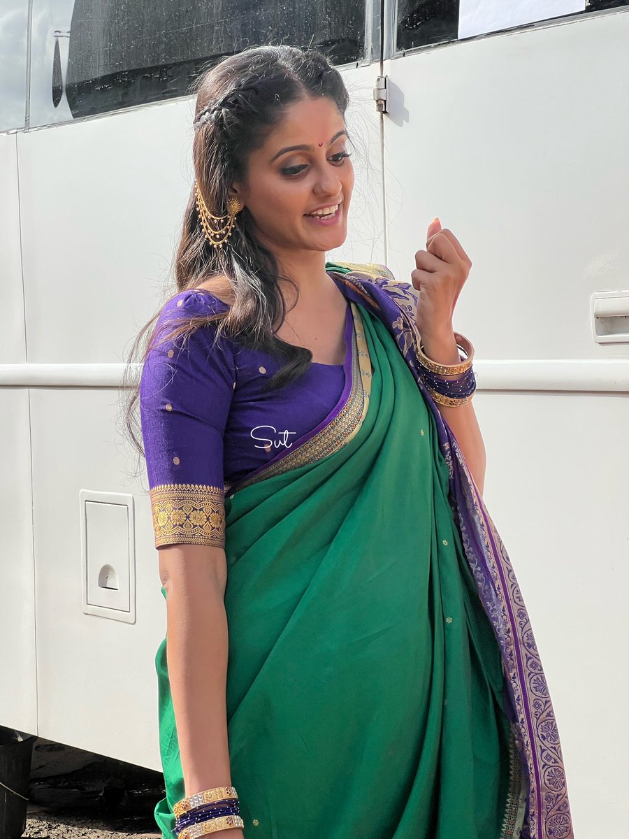 siyavt6's tweet photo. I finally got the chance to meet Ayesha 😭😭 I spent 30 mins with her she is so loving, what a gem of a human being, she gave me 4 hugs 🥹 ayesha hugs are the best 🙈

The sweetest person to ever exist. 
#AyeshaSingh #SaiJoshi
#GhumHaiKisikeyPyaarMeiin https://t.co/kv83DpZ79t