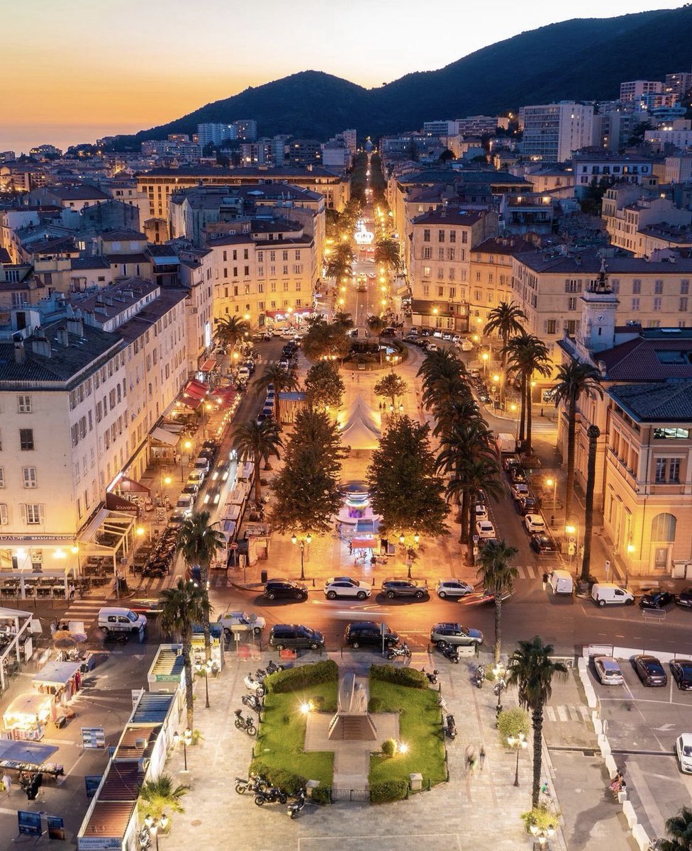 AntoCLS_photo's tweet photo. Toute la beauté d’Ajaccio lorsqu’elle s’illumine 🤩 https://t.co/qdLOe35E7S