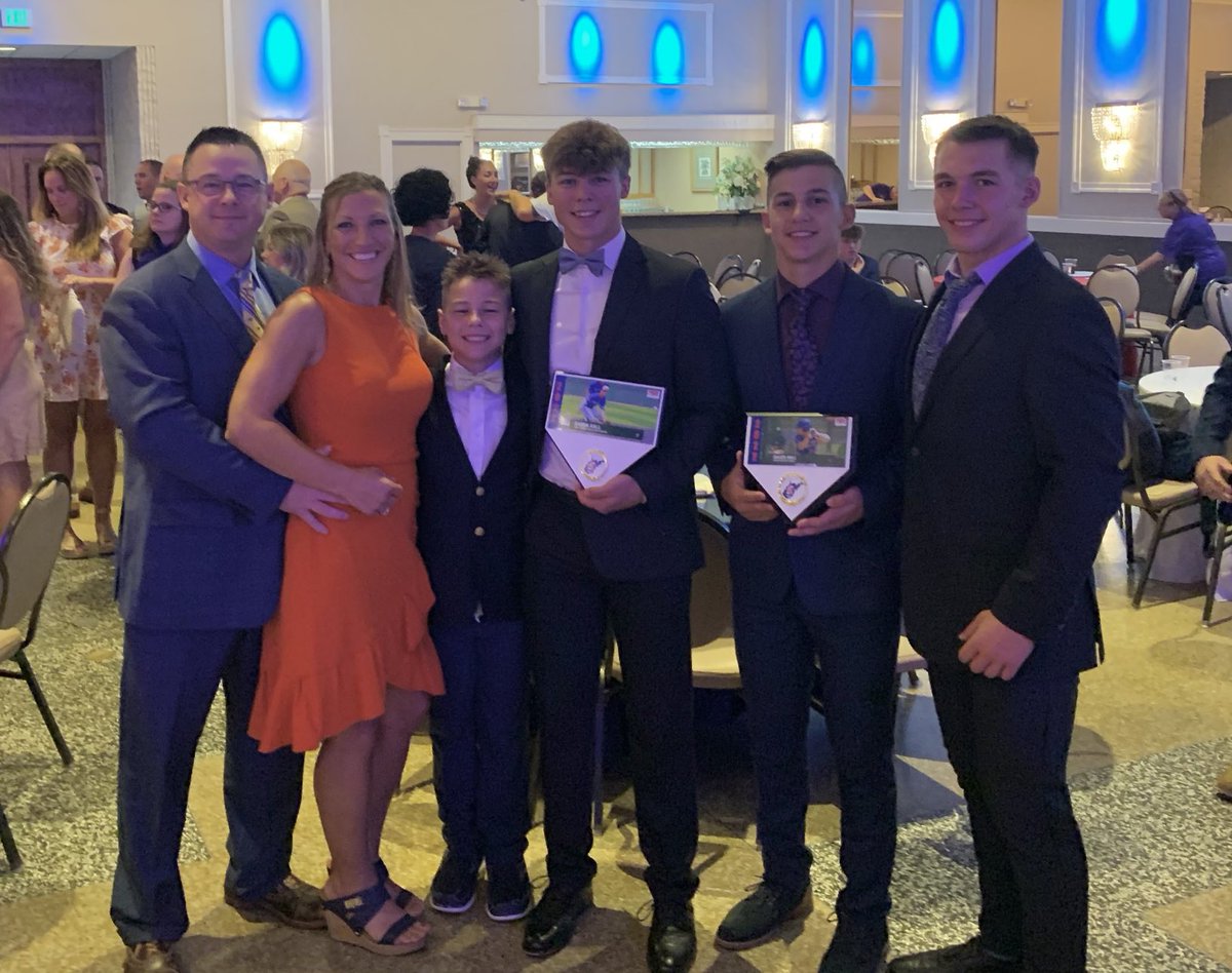 USElitebase's tweet photo. Over 17 years we have had so many amazing families at US Elite and the Hall family is a great example. Mr. and Mrs. Ben Hall have raised FOUR incredible young men and exemplify what Uncommon Standards is all about. We are so blessed to have them in our program. #UncommonFamily https://t.co/IQN8rCCFly