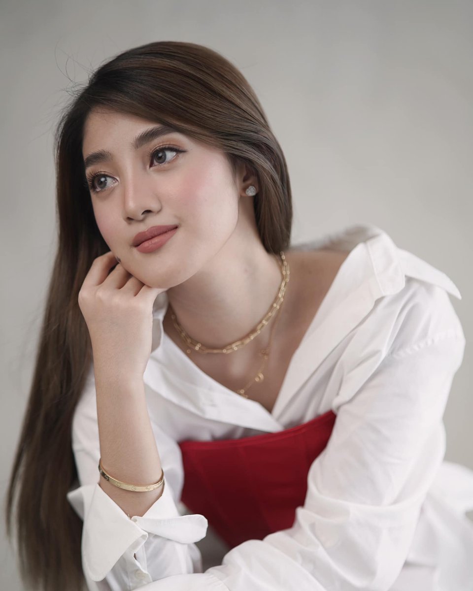 jskylinegtr's tweet photo. Nisha and Chloe! Sayang nawala in two different parts of the season. #IdolPH2Top8 https://t.co/OU4cTMj1ln