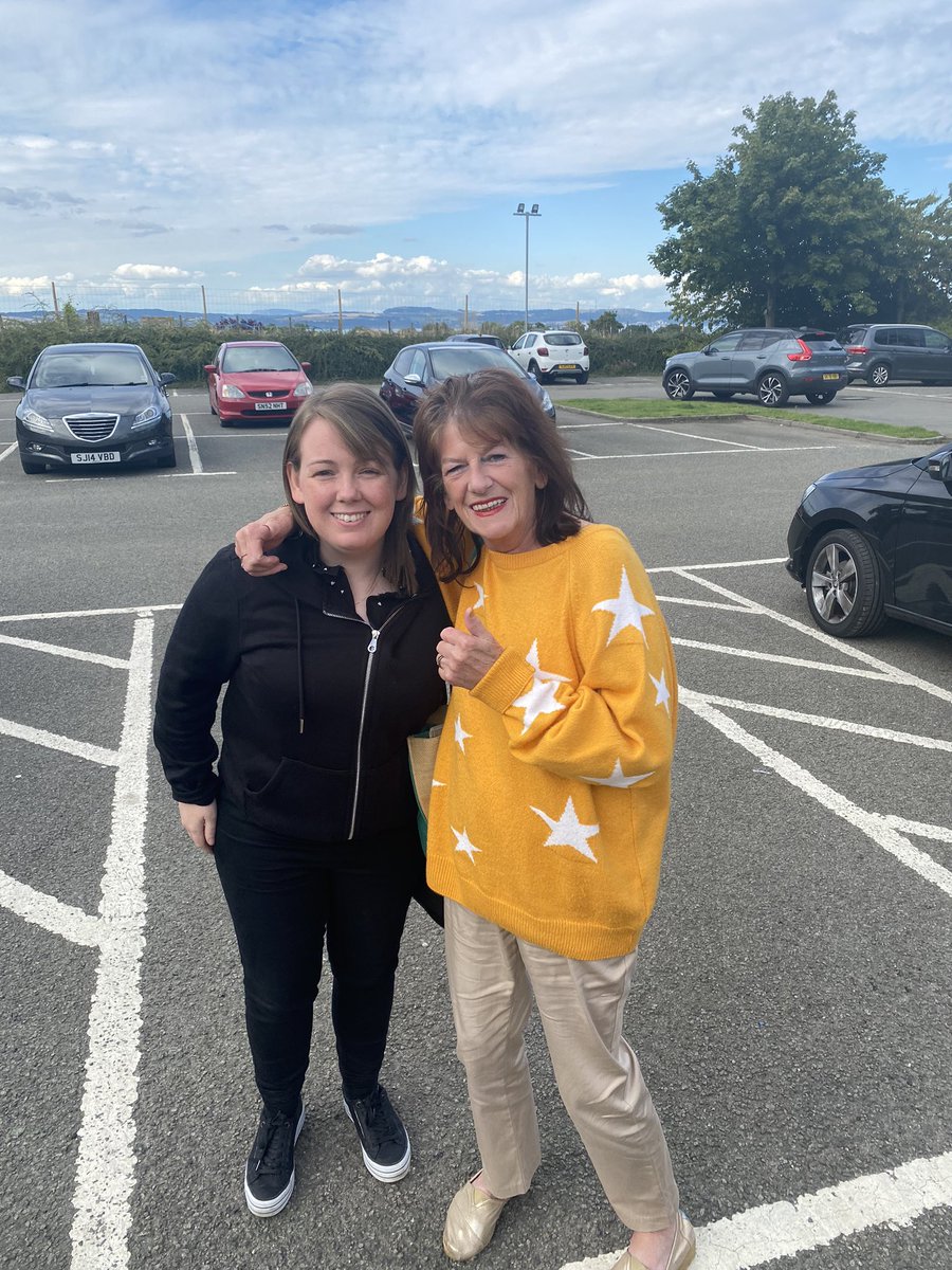 jaynedarts's tweet photo. Great few days in Edinburgh catching up with the family @GaynorBoughey1 #Edinburgh #family #EdinburghFringe https://t.co/kEd4z89cWt