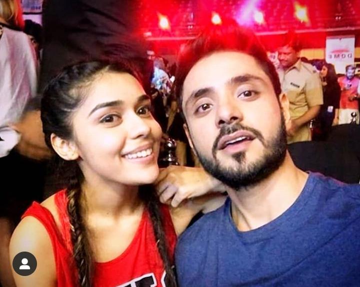anothermuthm_'s tweet photo. Hey you two.. ❤ #WeWantAdishaInAMV @ZeeMusicCompany @adnan_abkhan https://t.co/9HXJimHCKW