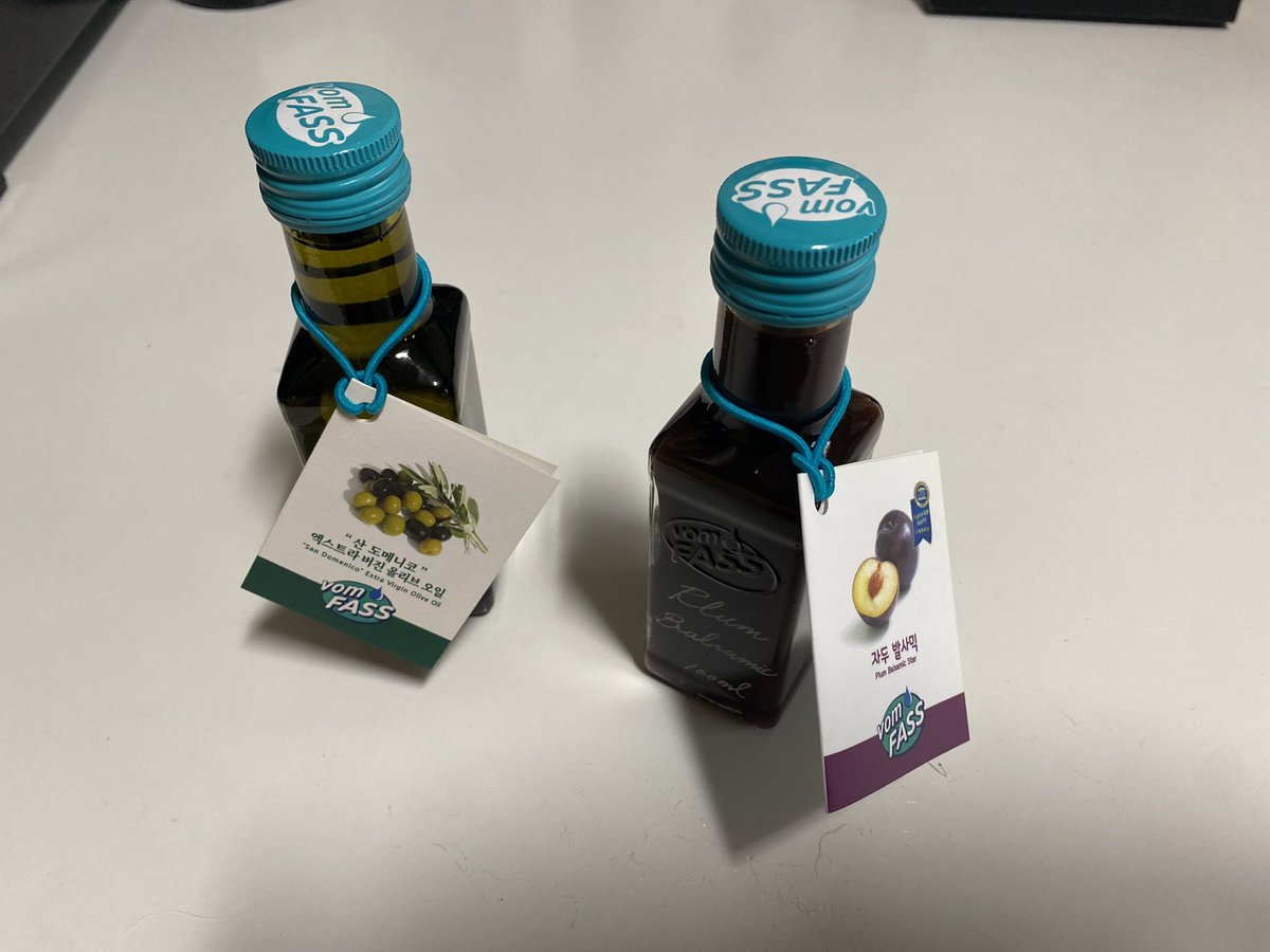 여기는 반드시 가보셔야 된다..올리브오일, 발사믹 시음해보고 100~500밀리 단위로 살 수 있는 동부이촌동 봄파스. 이탈리아산 엑스트라버진이랑 자두 발사믹 오일 사와서 빵+샐러드랑 먹었는데 행복 그잡채…병 재사용 가능해서 쓰레기 안 생기고요👍오일, 발사믹 이삼십종 있으니까