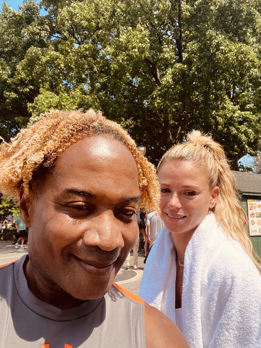 Chazz4you's tweet photo. #selfie with #tennis player #camilagiorgi at #usopenfanweek #usopen @usopen @tennischannel @espn #camilagiorgi #ilovetennis @wta. https://t.co/S4CyfuUunw