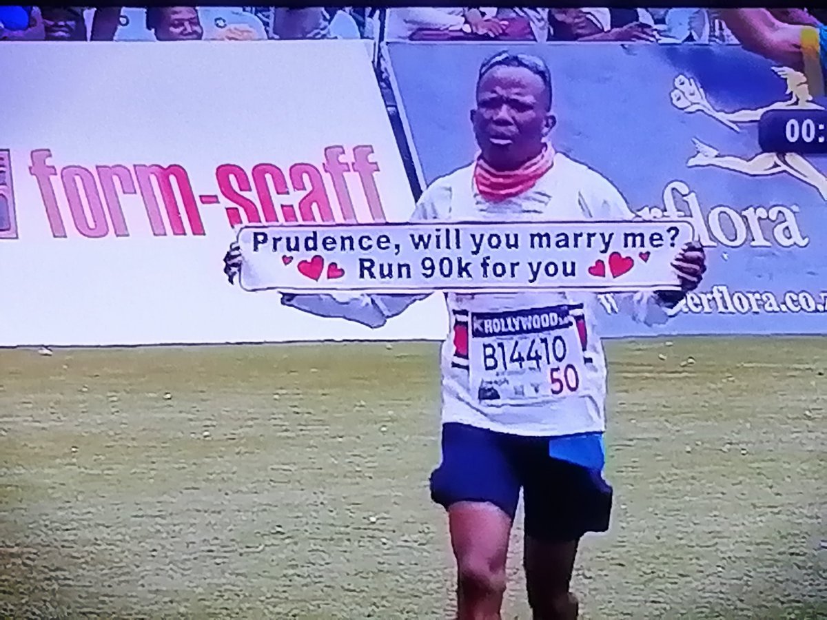 Highlight of the day👌🏾
A man must Run 90km  to ask for a hand in marriage from his woman ❤️🌹❤️🌹
#Prudence is a lucky woman 👏🏾👏🏾👏🏾👏🏾👏🏾
#ComradesMarathon2022
#Comrades2022