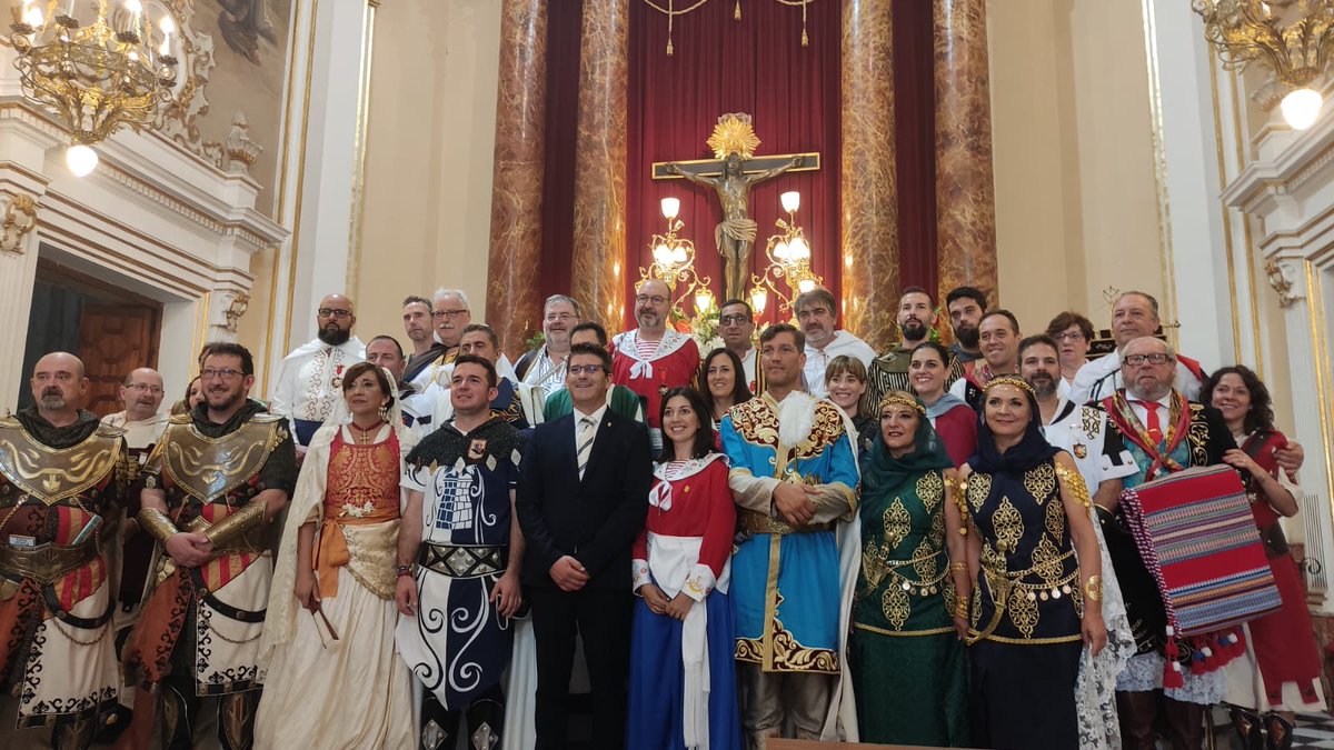 Joan_Ontinyent's tweet photo. Este matí, els càrrecs de #MicOnti22, la Societat de Festers i l'@ajOntinyent hem participat en la Missa en honor al Santíssim Crist de l'Agonia. https://t.co/t4uWdLO97A