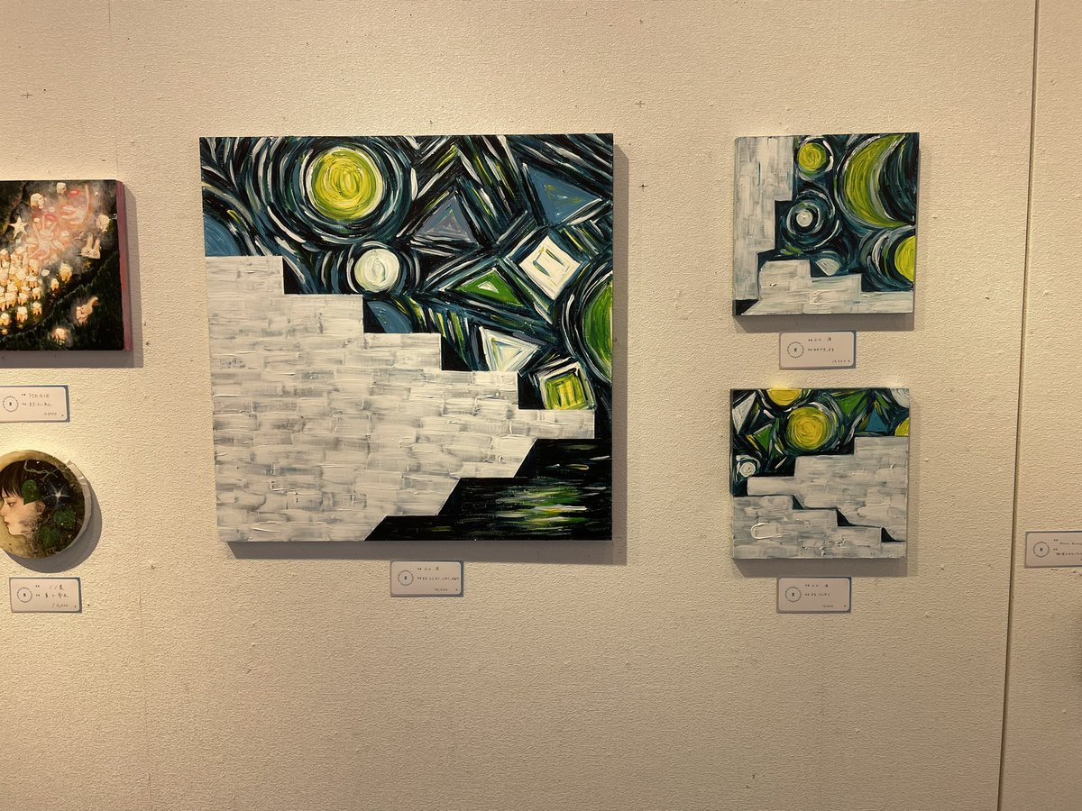 saitiosuucamera's tweet photo. 白川公園近くの #artspaceA1 グループ展へ。山口渚さんの作品を観に。この北原千さんの絵、鈴木英人や君は天然色のジャケットを油絵にしたみたいなハッキリと夏!って物はないのに道の白さと光と木の影で表現してるのがいい✨ https://t.co/1zQDs7I2dg