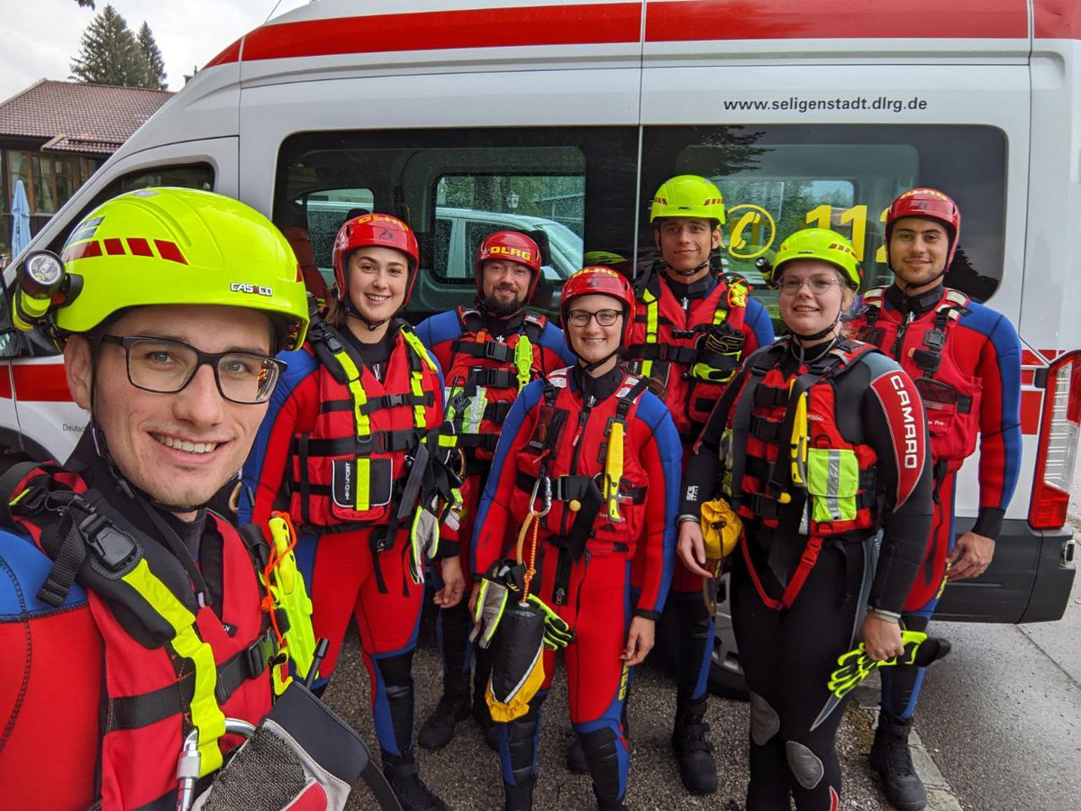 7 #Strömungsretter und #Strömungsretterinnen der #DLRG #Seligenstadt waren zur #Ausbildung mit unserem #Raft in #Bayern unterwegs.

Mehr Bilder und Infos findet ihr demnächst auf unserer Homepage.

#Rafting #Rettungsschwimmer #Rettungsschwimmerin #Wasserrettung