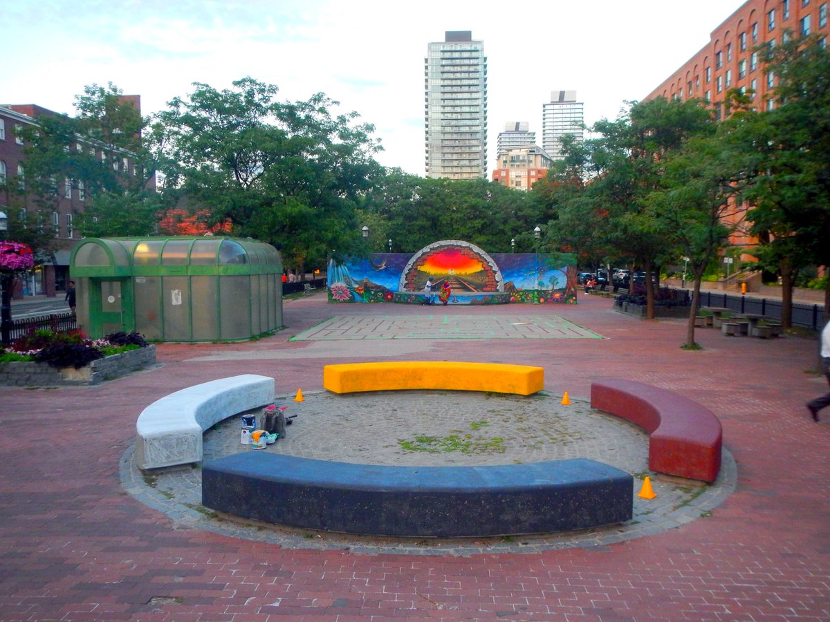 LabyrinthsDOTca's tweet photo. The new view looking East
The (Almost) Completed Medicine Wheel
The Labyrinth
The Community Mural
David Crombie Park.
Urban Acupuncture in
St. Lawrence Neighbourhood,
Old Town Toronto
| #UrbanAcupuncture #MedicineWheel #Labyrinths🍥 #DavidCrombiePark #sitTO #TsiTkaronto https://t.co/6W6S6s2Z5O