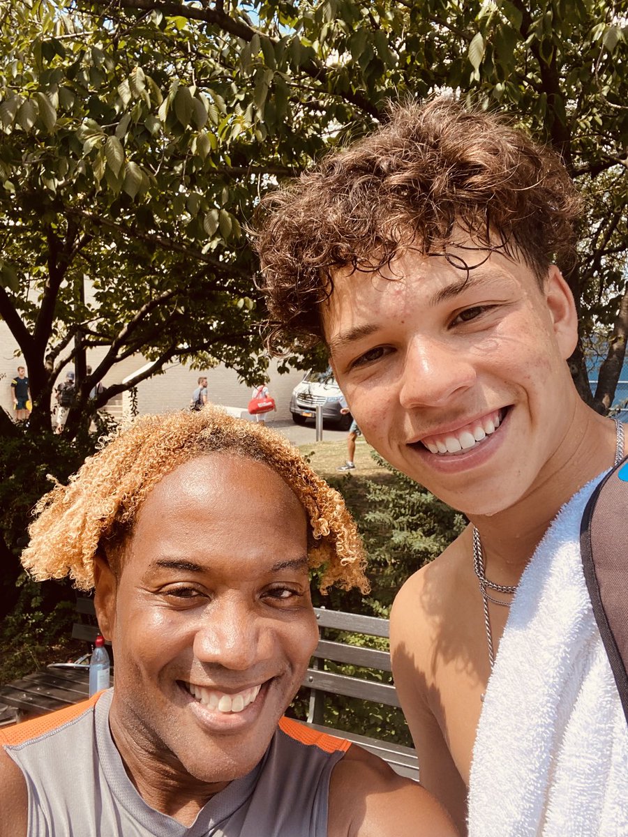 Chazz4you's tweet photo. #selfie with ⁦@BenShelton⁩ future of #ATP @atptour at #usopen @usopen @tennischannel @espn #usopenfanweek #Tennis #ilovetennis #benshelton. https://t.co/rraJmEkQu7