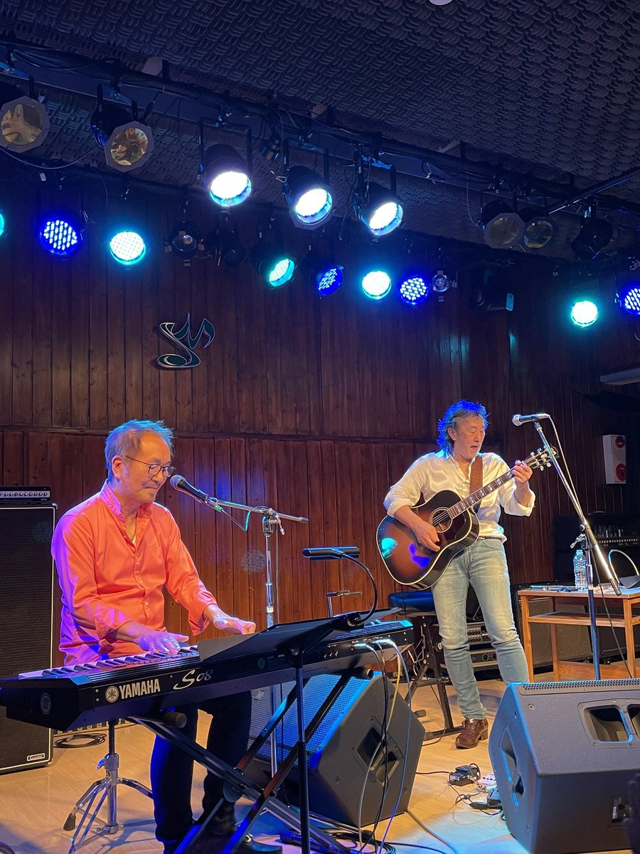 haruhisasuzuki1's tweet photo. 「中村耕一×杉田裕（JAYWALK）Special Live」@ M's LIVE  HALL終演。＊二日目とも成ると更に二人ともリラックスし、演奏も唄もナチュラル、中村氏のMCも舌好調 笑笑。二日聴いて感じたのは杉田氏の素晴らしい声とメロディ。いつの間にか引き込まれてしまうね。
#中村耕一
#杉田裕
#JAYWALK
#MsLIVEHALL https://t.co/bG82WjEcpv