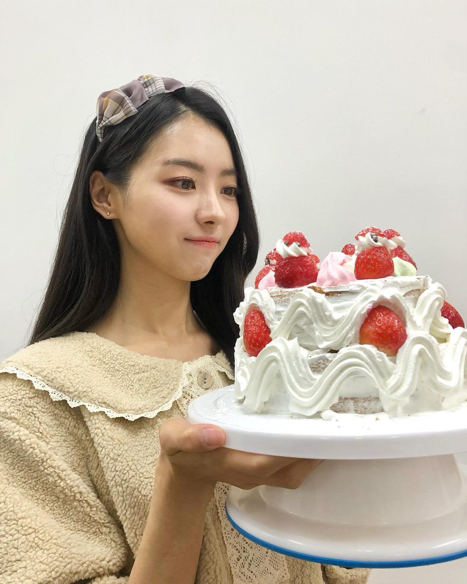 xnayoung's tweet photo. 생일 축하해, 세정! 오늘과 날마다 마음의 소원이 이루어지기를 바랍니다. 당신에게 기쁨과 행복을 가져다주는 건강하고 장수하는 축복을 받으십시오! 🤍💗 https://t.co/J9fWSrTPWD