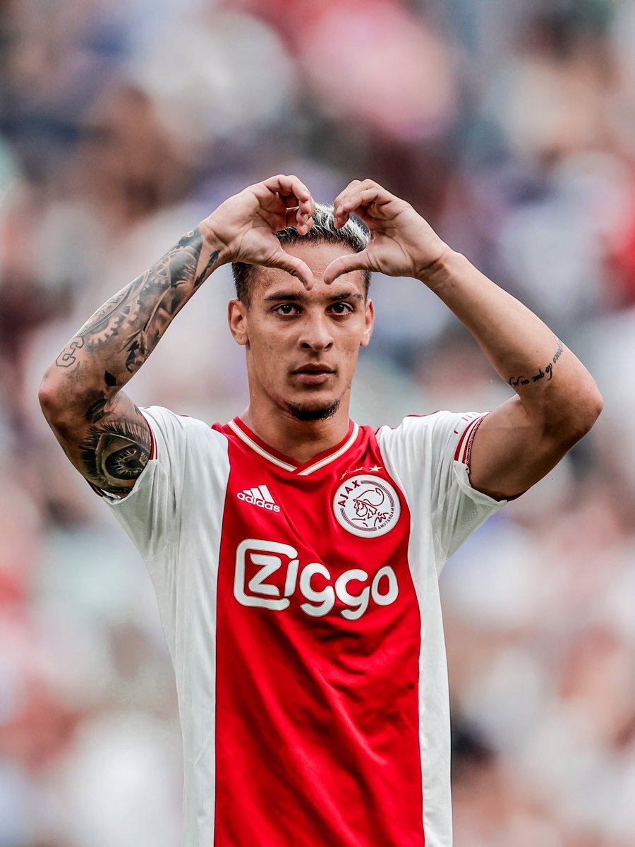 UTDTrey's tweet photo. -Refused to train.
-Refused to play games.
-Went on Strike.
-Publicly begged AJax to sell him.

Let's take a second to Appreciate our Starboy for fighting hard to join us. https://t.co/EjIGTduS1d