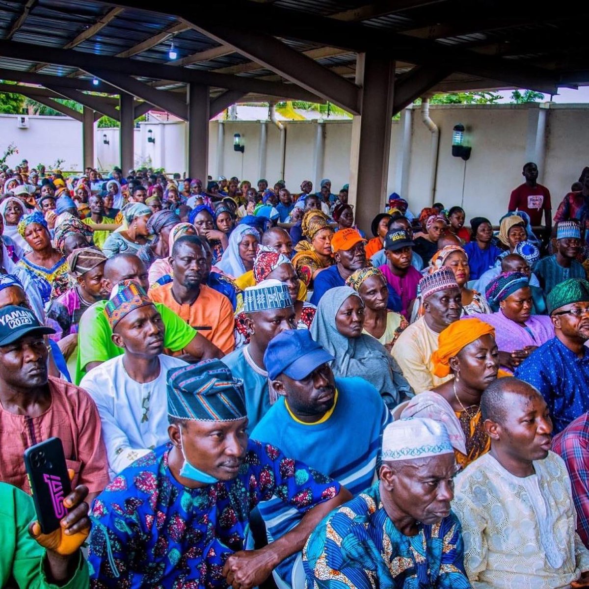 bukolasaraki's tweet photo. In my remarks, I charged our new members to go back to their communities, knock on doors, and enlighten all our people about why Kwara State should choose the PDP candidates, who have a proven track record of delivering real solutions as we prepare for the next general election. https://t.co/fmmdowE8pu