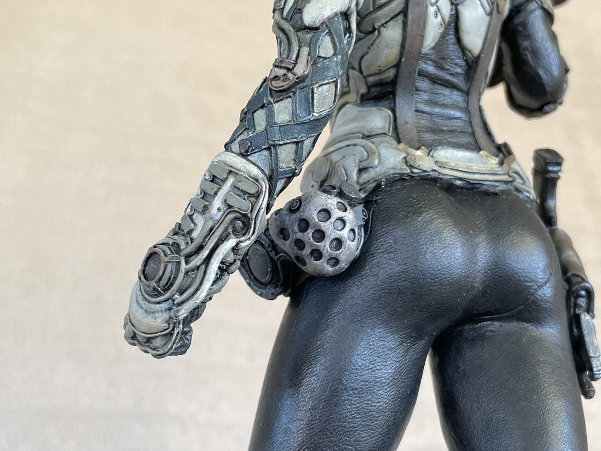 MassimoVallery's tweet photo. Iria the bounty hunter from “Zeiram “, a tokusatsu by Keita Amemiya, sculpted by Takayuki Takeya #kamehousestudio #takayukitakeya #keitaamemiya #massimovallery #iria #zeiram #tokusatsu #vinylkit #vallejocolor #liquitexcolor https://t.co/WLflmZgvD3