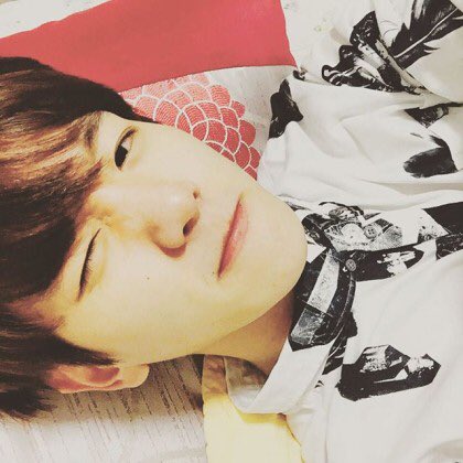 5O6S2's tweet photo. 난 이때 셀카mood가 참좋다..
노랗거나 채도낮은필터가 저 당시 감성을 자극함
🔒사실걍얼굴보정안되어있어서좋음 https://t.co/YWp4lFBEHF