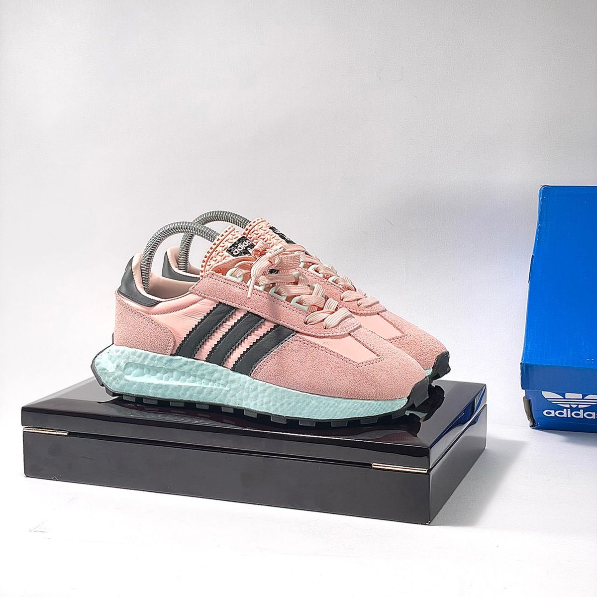 bluehavensft's tweet photo. Running—-inspired but made for everyday wear.These adidas retropy E5 shoes have a premium material mix design that’s easy to dress up or down 

Price ➡️ N37,000

Sizes 37——40🦶

Nationwide delivery 🌍🚚

Link in bio/WhatsApp 07088323104
#bhglobal #bluehavensfootrends https://t.co/twNMja4hTc