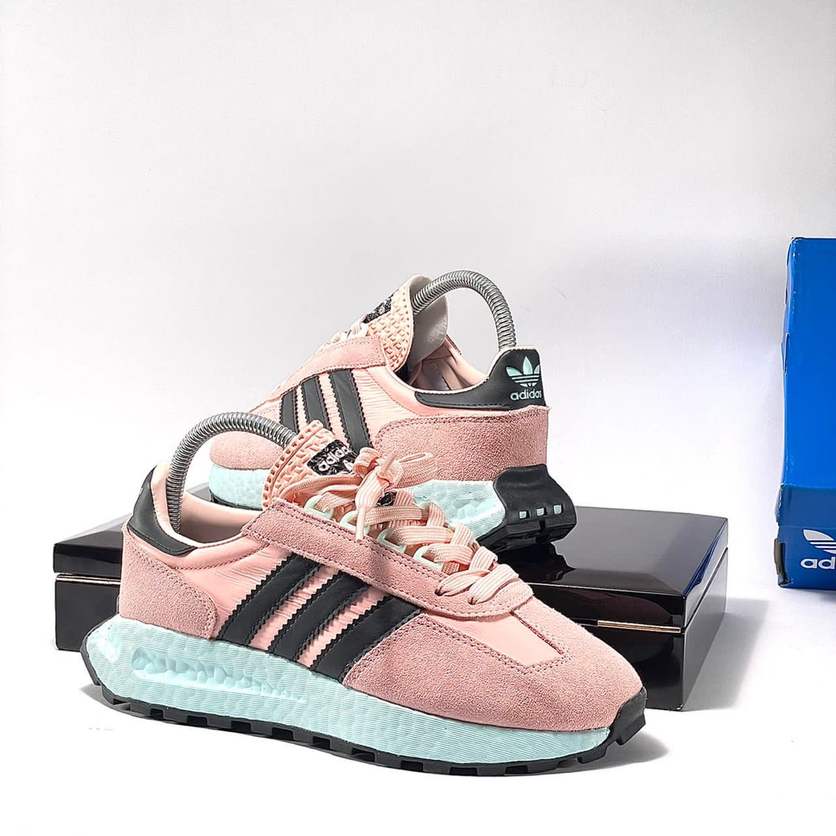 bluehavensft's tweet photo. Running—-inspired but made for everyday wear.These adidas retropy E5 shoes have a premium material mix design that’s easy to dress up or down 

Price ➡️ N37,000

Sizes 37——40🦶

Nationwide delivery 🌍🚚

Link in bio/WhatsApp 07088323104
#bhglobal #bluehavensfootrends https://t.co/twNMja4hTc