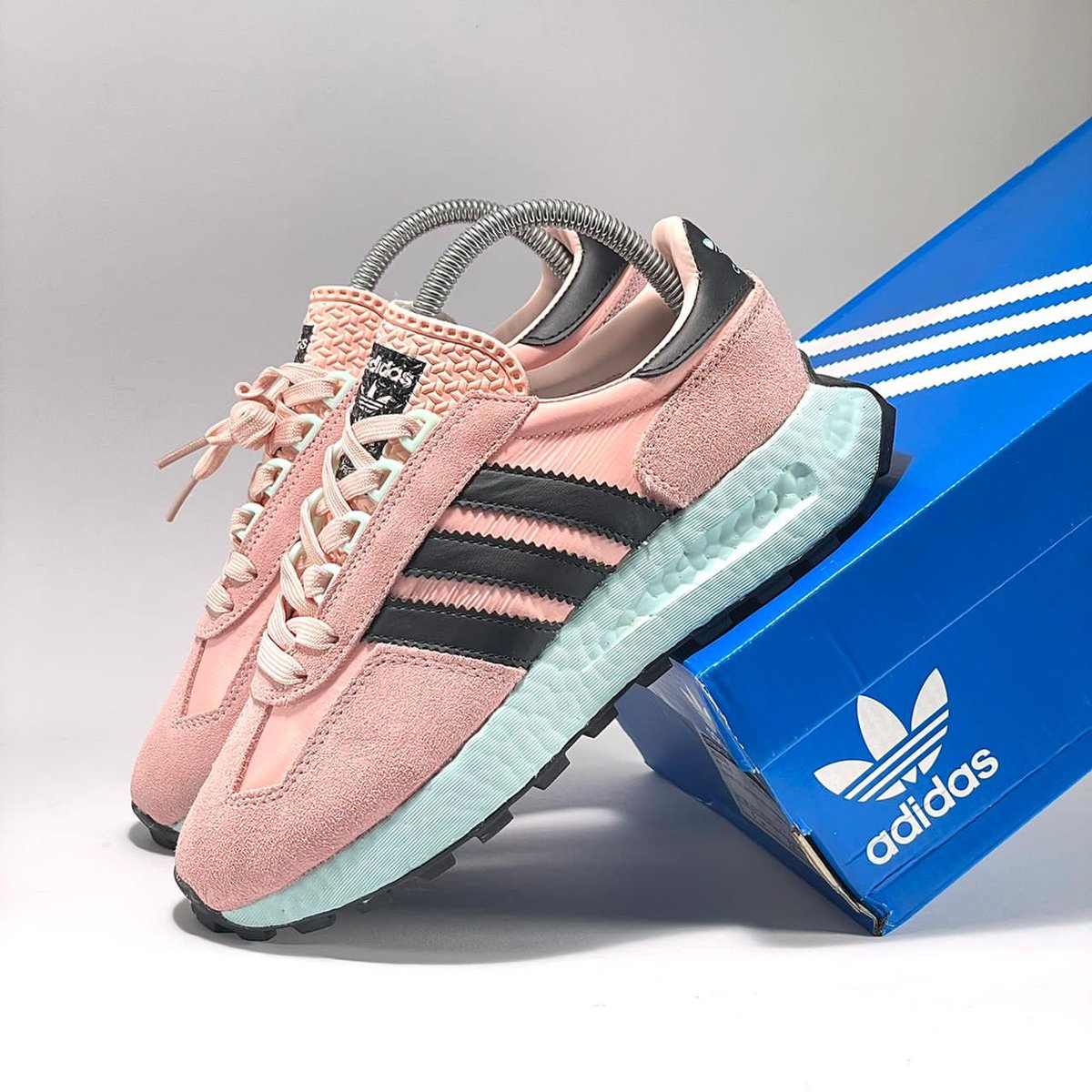 bluehavensft's tweet photo. Running—-inspired but made for everyday wear.These adidas retropy E5 shoes have a premium material mix design that’s easy to dress up or down 

Price ➡️ N37,000

Sizes 37——40🦶

Nationwide delivery 🌍🚚

Link in bio/WhatsApp 07088323104
#bhglobal #bluehavensfootrends https://t.co/twNMja4hTc
