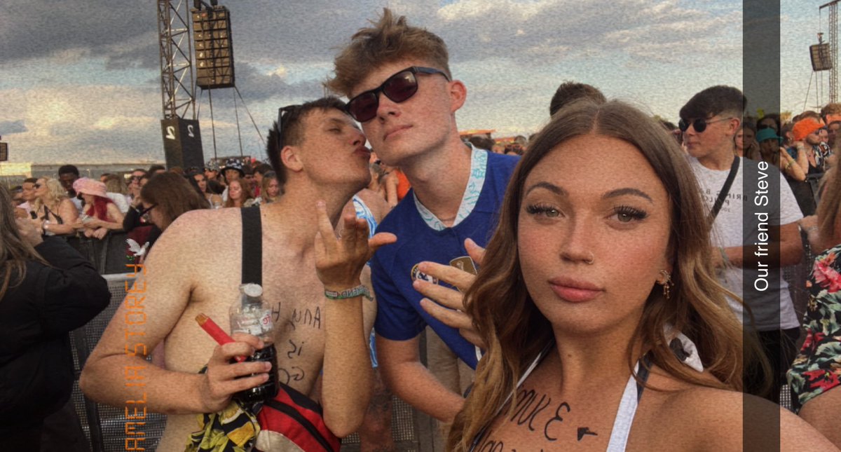 AmeliaStorey4's tweet photo. Our friend Steve #NoMusicOnADeadPlanet #readingfestival2022 #readingfestival @OfficialRandL https://t.co/BtlwqfIVL4