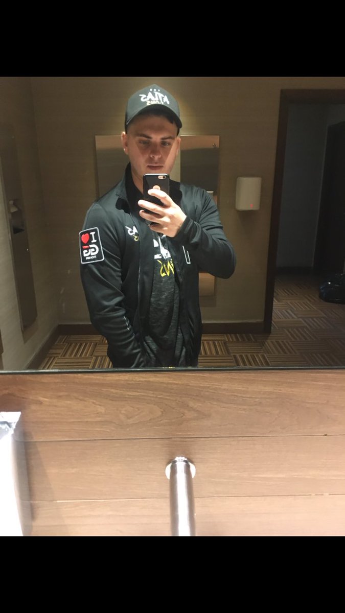 Amir1193's tweet photo. #GetTheBadgein @GGPoker @GGPokerUK
Day 2 ready.
#PatchMeUp https://t.co/1rCcDhbAz5