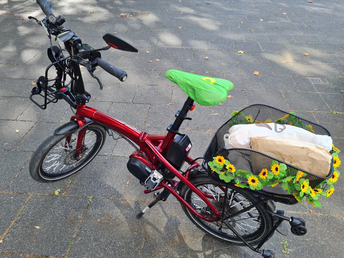 BirteCaspers's tweet photo. Mit dem Rad zum Brötchen kaufen bis nach Wanne-Eickel. Ein bisschen mehr Weg um fürs #stadtradeln ein paar weitere Meter zu machen 😉 https://t.co/O1cq2HdHEo