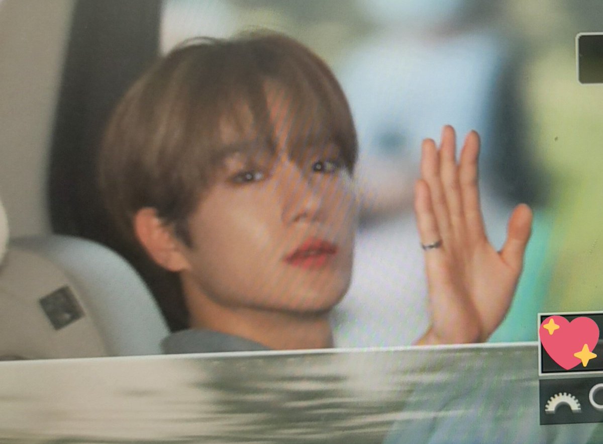harusaria's tweet photo. 220828 인기가요 퇴근
#더보이즈 #현재 https://t.co/rKVH4vr2mC