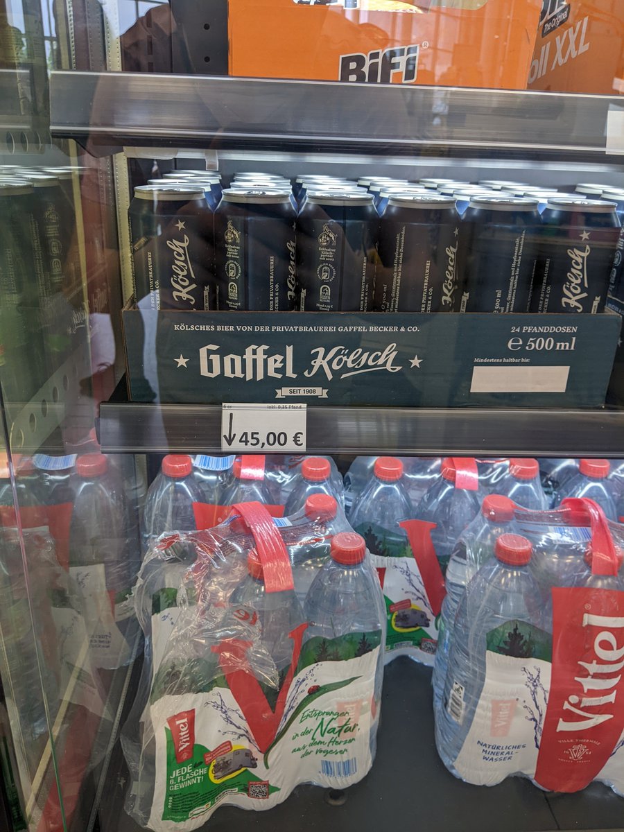 RGJott's tweet photo. Faire Preise auf der #Gamescom 

6er Wasser 45€. https://t.co/Vgegw0aN9y