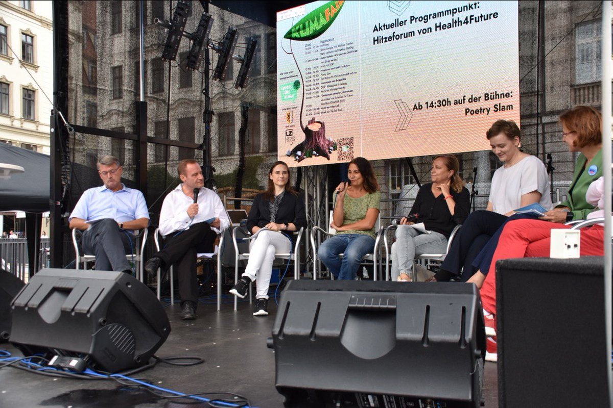 H4F_Leipzig's tweet photo. Impressionen von der Podiumsdiskussion im #Hitzeforum aus den verschiedenen Perspektiven der Medizin, des Gesundheitsamtes, der Stadtplanung, der Meteorologie und der Arbeitsmedizin. Danke auch an Herrn Dr. Windau von der Landesärztekammer Sachsen für die sachkundige und https://t.co/LcJMbj6Npj