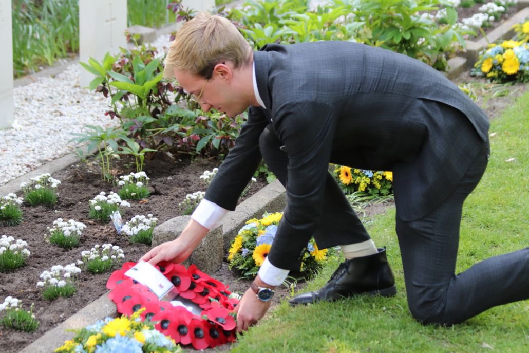 The Dutch Polar Bears Foundation (@dutchpolar) on Twitter photo <a href="/DutchPolar/">The Dutch Polar Bears Foundation</a> board consists 6 people, 4 under 30 and 2 above 50. The daily board is run by the young fellow board members. We tell stories about the brave #PolarBear soldiers, other allied/WWII stories and the holocaust. We educate, remember & research. Thedutchpolarbears.com <a href="/DutchPolar/">The Dutch Polar Bears Foundation</a> board consists 6 people, 4 under 30 and 2 above 50. The daily board is run by the young fellow board members. We tell stories about the brave #PolarBear soldiers, other allied/WWII stories and the holocaust. We educate, remember & research. Thedutchpolarbears.com