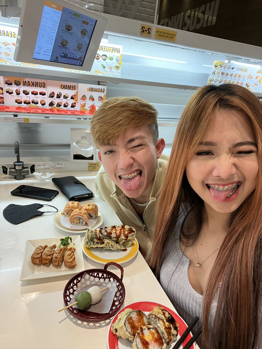 MahaliaElka's tweet photo. US 👀👀 🤭🫢 https://t.co/C279LBGUUB