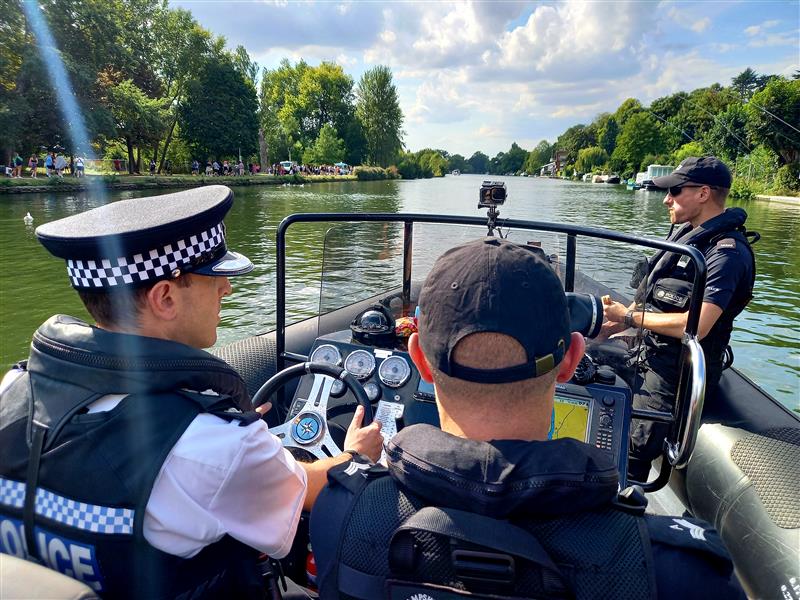 MLoebenberg's tweet photo. Good to spend time yesterday as #GoldCommander #readingfestival2022 with @HantspolMarine - discussed their capabilities and skills to #ProtectOurCommunities, preventing and detecting crime on and off the water in partnership with @EnvAgency @OfficialRandL @TVP_ReadingFest https://t.co/sTqDFC4JF6