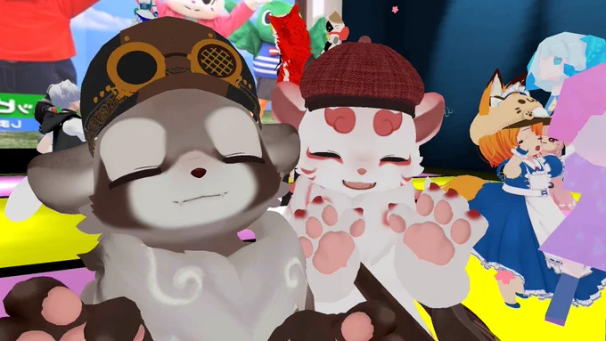 1、土曜の朝のラジオ体操。黒猫とかいうハブカワに妨害されました2、耳気持ち良すぎて触りまくってたやつ?3、筋肉聖域にたぬきさんが!筋繊維ボロボロ!4、からのダンスで守りたいこの笑顔。キレ良すぎて感動したw 