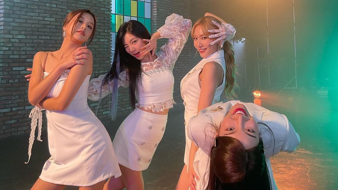 lightup35's tweet photo. thank you for your positive energy throughout the years❤️
#LABOUM #라붐 #JourneyWithLABOUM
#8YearsWithLABOUM
@officialLABOUM https://t.co/Kaq4NInvrm